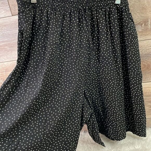 Elisabeth by Liz Claiborne Womens Split Shorts Black White Elastic Waist SZ 16 - Picture 4 of 9